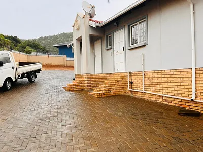 3 Bedroom House For Sale in Rustenburg - kDFp.webp