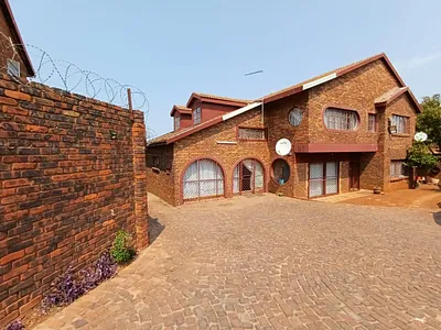 9 Bedroom House For Sale in Centurion - img