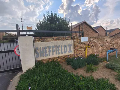 2 Bedroom Apartment For Sale in Kempton Park - kFrc.webp
