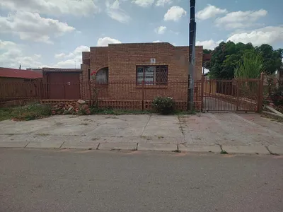 7 Bedroom House For Sale in Soshanguve F, Soshanguve - TB0L.webp