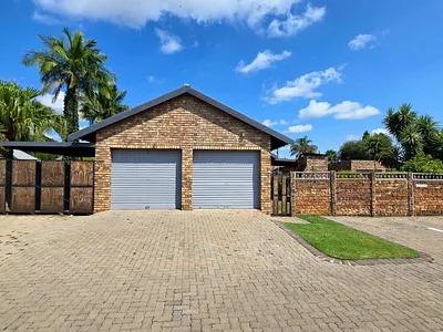 3 Bedroom Townhouse To Rent in Pretoria - RoEx.webp