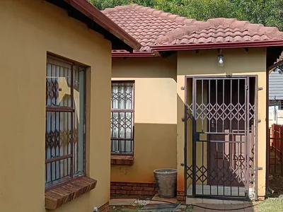 3 Bedroom Townhouse For Sale in Akasia - qJZV.webp