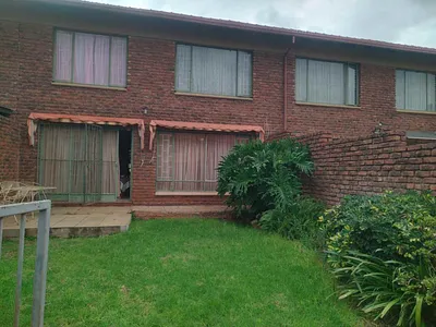 3 Bedroom Townhouse For Sale in Akasia - ixYP.webp