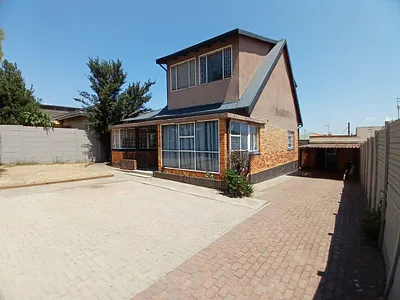 4 Bedroom House For Sale in Johannesburg - Mj1U.webp
