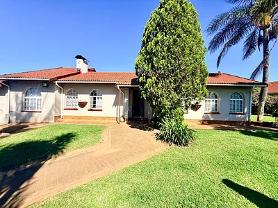 4 Bedroom House For Sale in Paulpietersburg - 8rGC.webp