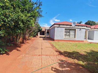 House For Sale in The Orchards, Akasia - P2td.webp