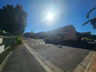 2 Bedroom Townhouse To Rent in Bellville - 0yII.webp