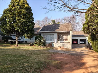4 Bedroom House For Sale in Roodepoort - img