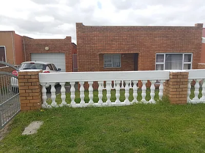 3 Bedroom House For Sale in East London - S081.webp