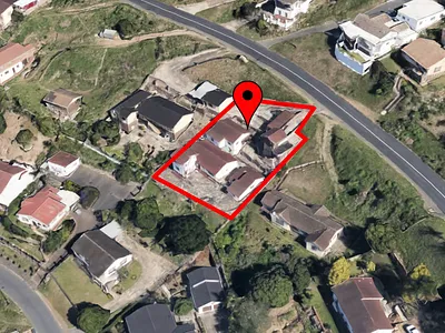 4 Bedroom House For Sale in Chatsworth - pNIF.webp