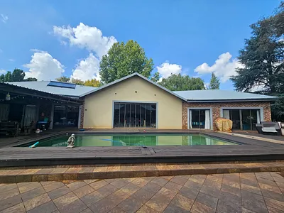 4 Bedroom House For Sale in Meyerton - 8pqS.webp