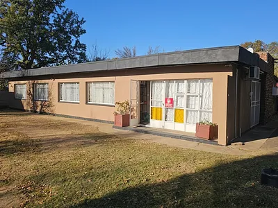 3 Bedroom House For Sale in Bloemfontein - img