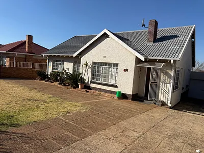 3 Bedroom House For Sale in Germiston - aKix.webp