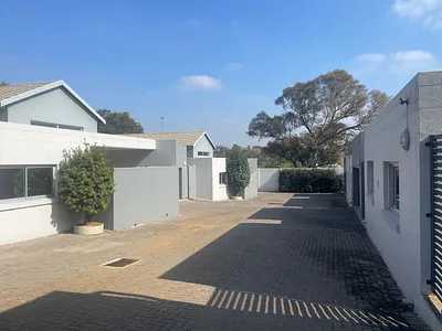 3 Bedroom Townhouse For Sale in Bedfordview - 980j.webp