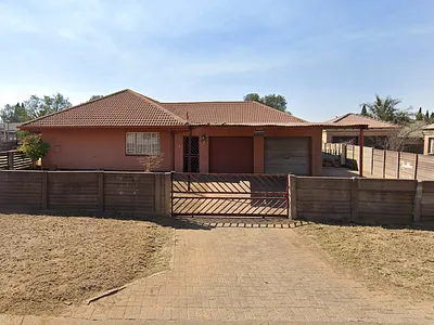 4 Bedroom House For Sale in Witbank - Z4ju.webp