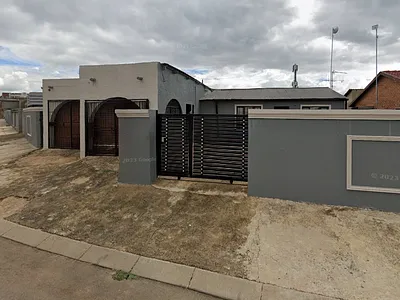 3 Bedroom House For Sale in Tembisa - yALb.webp