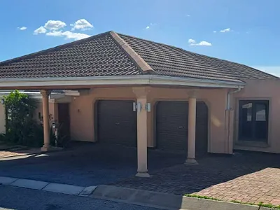 4 Bedroom House For Sale in Port Elizabeth - 0BjR.webp