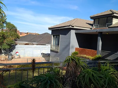 4 Bedroom House To Rent in Johannesburg - img