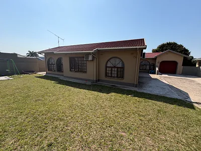 3 Bedroom House For Sale in Stanger - img