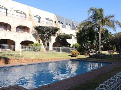 2 Bedroom Apartment For Sale in Roodepoort - jLNn.webp