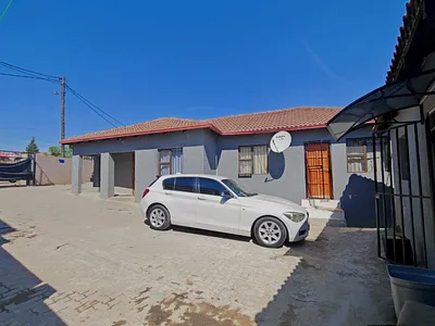 9 Bedroom House For Sale in Roodepoort - 8FpU.webp