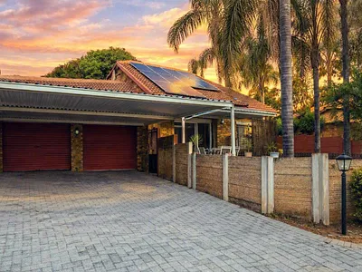 3 Bedroom Townhouse For Sale in Roodepoort - img