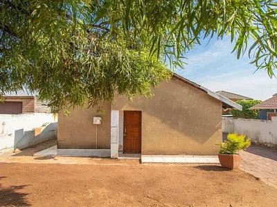 3 Bedroom House For Sale in Roodepoort - ZnTh.webp