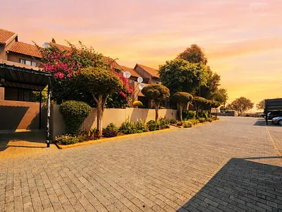 2 Bedroom Apartment For Sale in Roodepoort - img