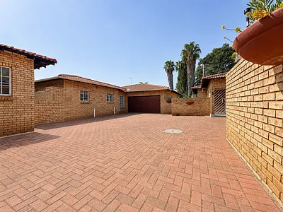 3 Bedroom House For Sale in Alberton - 7bNw.webp