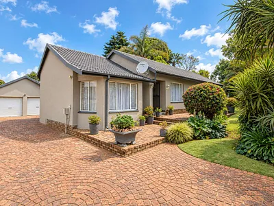3 Bedroom House For Sale in Roodepoort - F97P.webp
