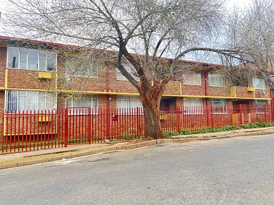 2 Bedroom Apartment For Sale in Roodepoort - IVb5.webp