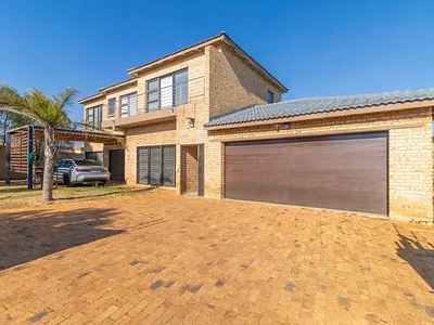 4 Bedroom House For Sale in Krugersdorp - Ek5j.webp