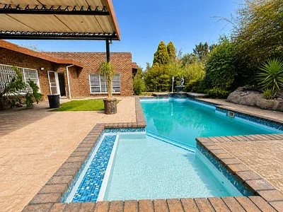 4 Bedroom House For Sale in Alberton - YqmL.webp