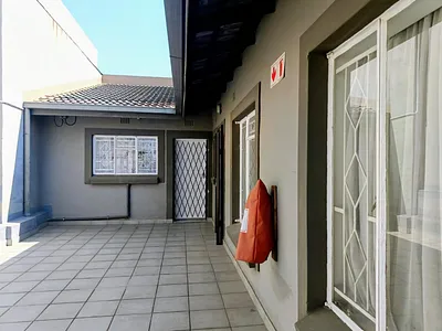 2 Bedroom Apartment For Sale in Roodepoort - joRL.webp