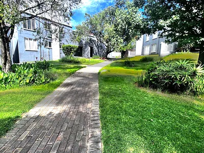 2 Bedroom Apartment For Sale in Roodepoort - lUkg.webp