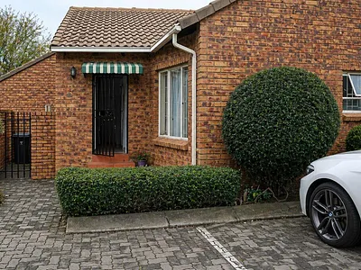 2 Bedroom Townhouse For Sale in Allen's Nek, Roodepoort - LHCO.webp