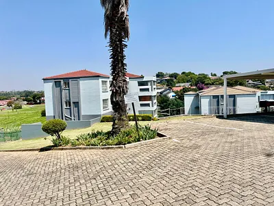 2 Bedroom Apartment For Sale in Roodepoort - ytCg.webp
