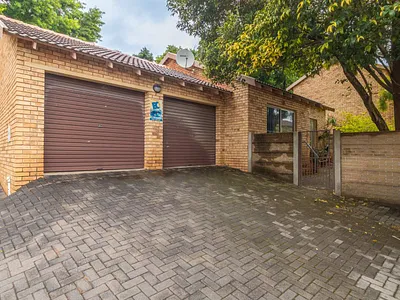2 Bedroom Townhouse For Sale in Allen's Nek, Roodepoort - Rskw.webp