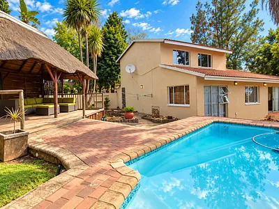4 Bedroom House For Sale in Roodepoort - KV4F.webp