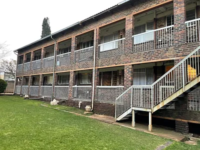 2 Bedroom Apartment For Sale in Roodepoort - prtL.webp