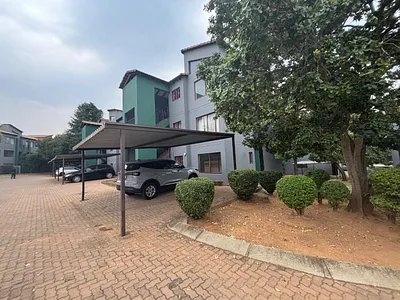 2 Bedroom Apartment For Sale in Roodepoort - tEjK.webp