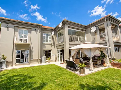 3 Bedroom Townhouse For Sale in Roodepoort - img