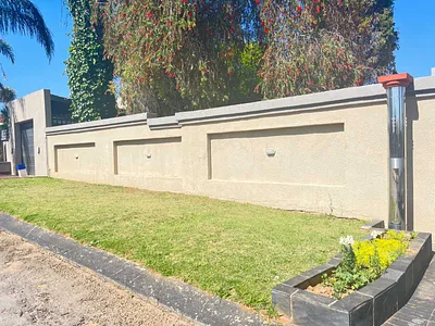 3 Bedroom House For Sale in Roodepoort - img