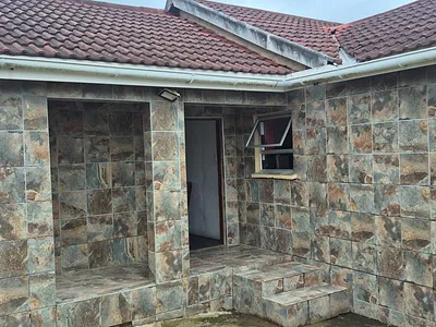 3 Bedroom House For Sale in East London - img