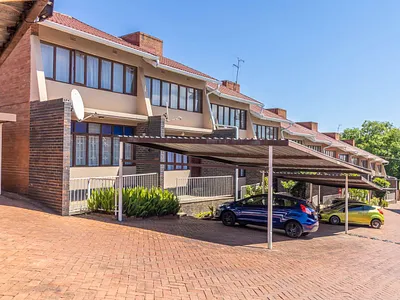 2 Bedroom Apartment For Sale in Krugersdorp - izcB.webp