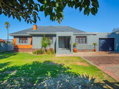 3 Bedroom House For Sale in Roodepoort - xG6D.webp
