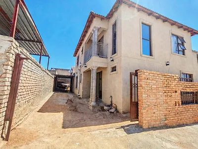 8 Bedroom House For Sale in Roodepoort - kdNb.webp
