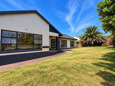 4 Bedroom House For Sale in Roodepoort - Qs8c.webp