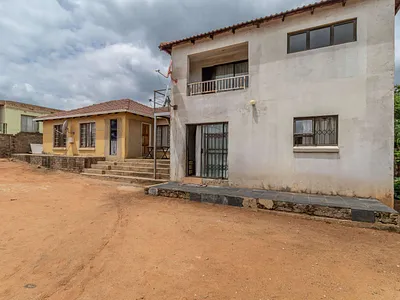 7 Bedroom House For Sale in Roodepoort - 8IgB.webp