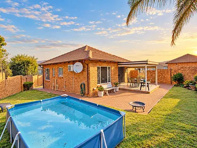 2 Bedroom Townhouse For Sale in Roodepoort - Moum.webp